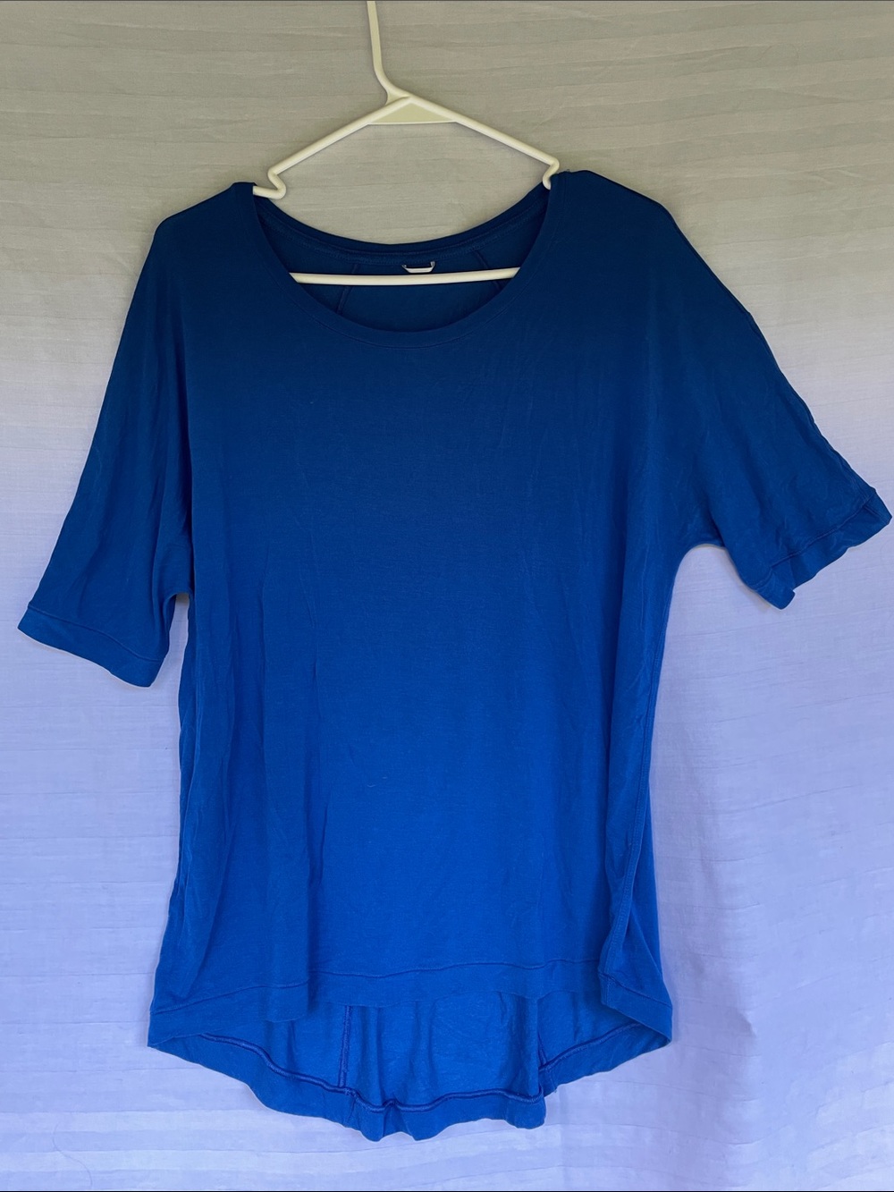 Kit and Ace Women's Scoop Neck Tee in Royal Blue